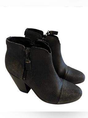 rag & bone Black Distressed Leather Double Zipper "Margo" Ankle Bootie36…